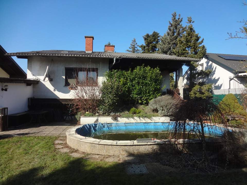 Bungalow mit Keller und Garagen!