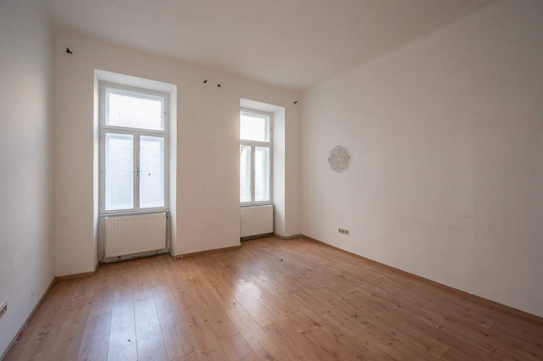 **Hannovermarkt** Sanierungsbedürftige 3-Zimmer Altbauwohnung - mit Balkon