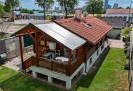 Chalet-Feeling mitten in Donaufeld - Naturstamm-Blockhaus mit Sauna, Kamin und Garten