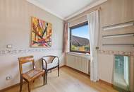 Imposante Landhausstil-Liegenschaft eingebettet in einem idyllischen Gartenparadies mit Schwimmteich und Grünbestand