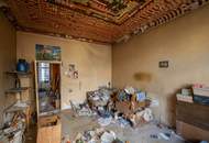 **Hannovermarkt** Renovation Opportunity: 2-Room Period Apartment with Airbnb Potential