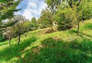 Sonniges Hanggrundstück mit Südausrichtung und Ausblick auf Berge und See