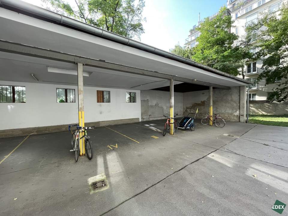 Stellplätze unter Carport in einem ruhigen Innenhof der Mommsengasse zu vermieten