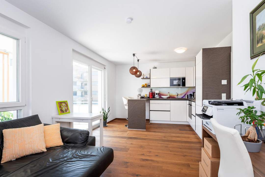 Wohnen mit Komfort: Helle Wohnung mit Balkon &amp; Tiefgarage