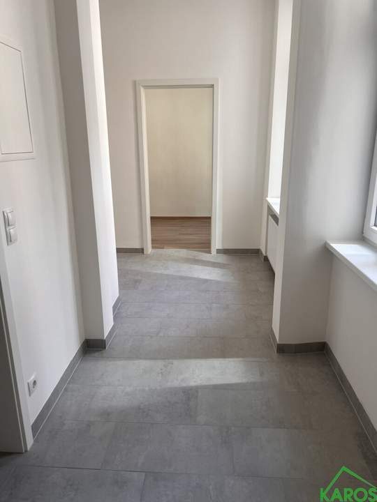 GENERALSANIERTE 2-ZIMMER-ALTBAU *ERSTBEZUG NACH KATEGORIEANHEBUNG*