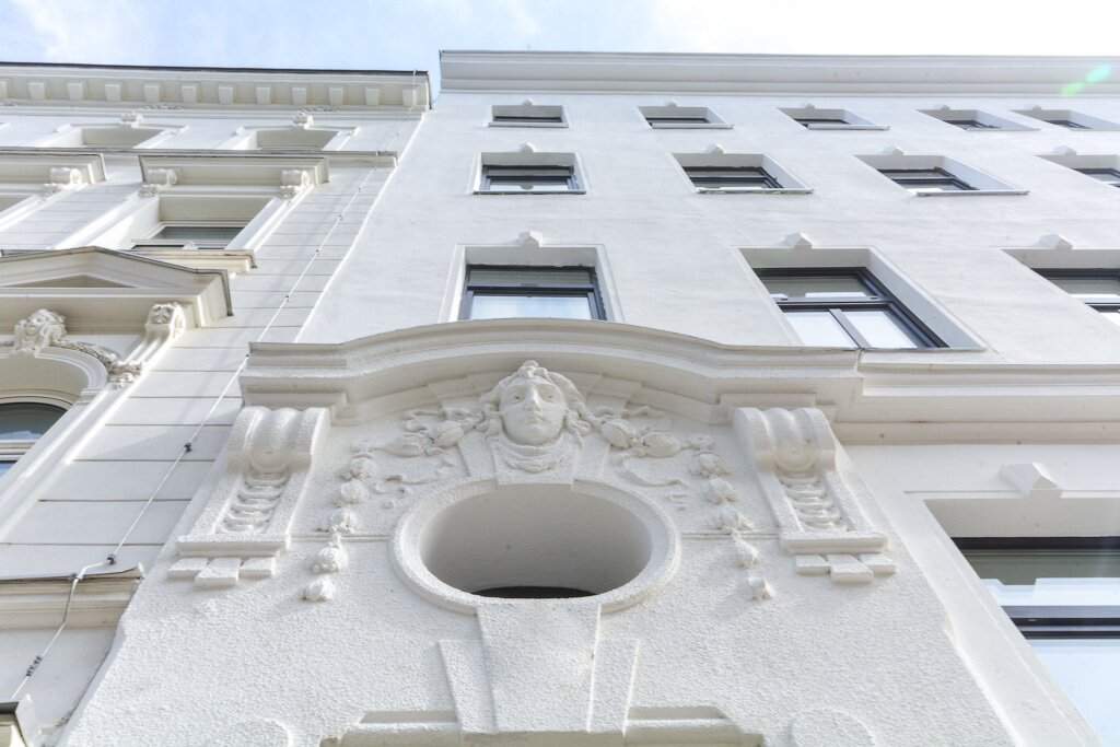 Erstbezug: 2 Zimmer DG-Wohnung mit Balkon