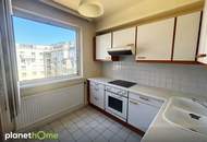 Raum für Ideen! Sanierungsbedürftige 3 Zimmer + separate Küche + Loggia im 5. Obergeschoss