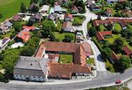 Historischer Vierkanthof mit einem Gastrolokal, Apartments, Mietwohnungen und großem Entwicklungspotential