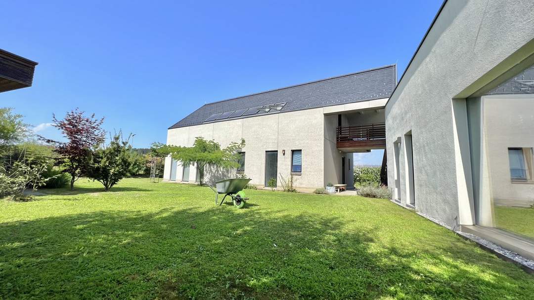 Architektentraum mit vollunterkellertem Wohnhaus + Nebengebäude als Büro / Ordi + Saunahaus + Garage