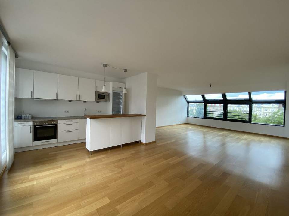 Wünderschöne 4-Zimmer Wohnung im Dachgeschoss