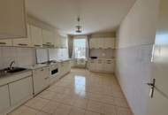 GERÄUMIG, RUHIG, MIT LOGGIA!