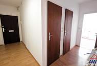 Zwei Zimmer Wohnung mit zwei Loggien, hell luftig und preiswert!