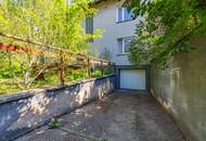 GROßZÜGIGE LIEGENSCHAFT MIT GARAGE IN STOCKERAUER STADTLAGE!