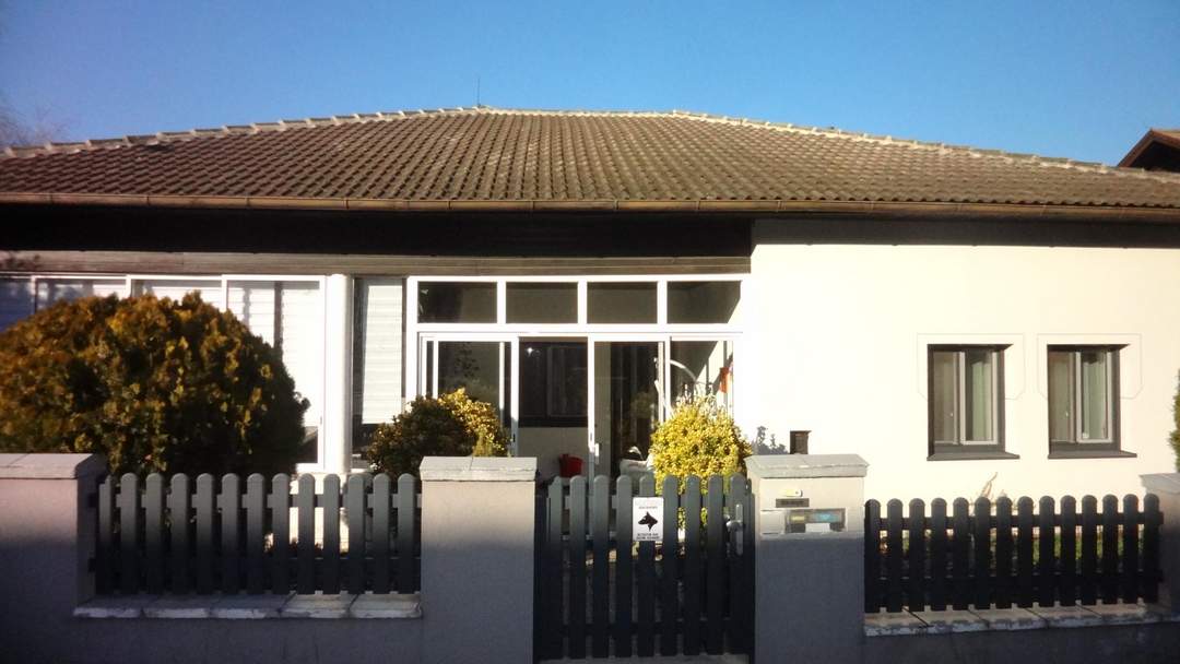 Gepflegtes Einfamilienhaus mit Pool in Top Lage !