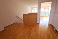 INNSTRASSE, FERNBLICK, unbefristete 97 m2 Dachgeschoß-Maisonette mit Loggia, 2 Zimmer, Komplettküche, Wannenbad, Parketten, gefördert