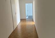 Top Anbindung, Blick in den grünen Innenhof inkl. Stellplatz. Nähe Jörgerstrasse und Kreuzgasse