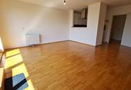 INNSTRASSE, FERNBLICK, unbefristete 97 m2 Dachgeschoß-Maisonette mit Loggia, 2 Zimmer, Komplettküche, Wannenbad, Parketten, gefördert