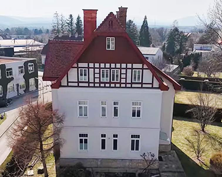 Perfekt für Praxis oder Kanzlei: Moderne Stadtvilla mit Lift, Garten & Top-Lage