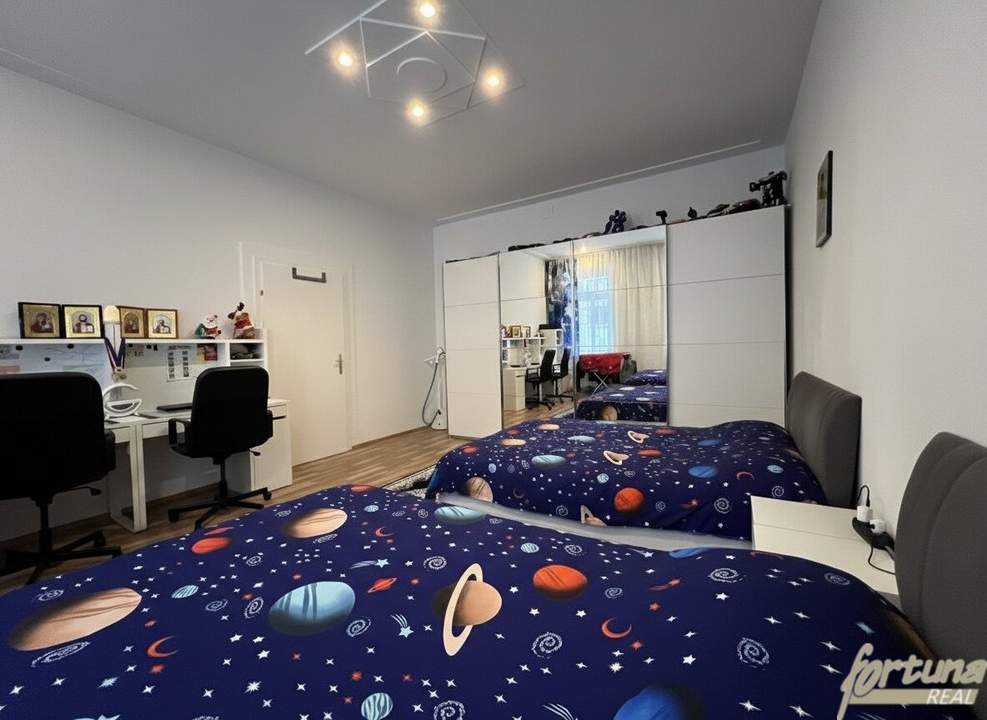 Viel Platz, viele Möglichkeiten - 3-Zimmer Altbauwohnung mit 2 Bädern und flexibler Raumaufteilung
