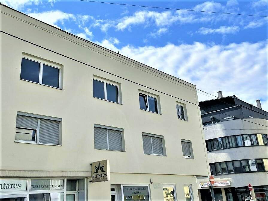 STADLAUER STRASSE, sonnige 89 m2 Neubau, 3 Zimmer, Wohnküche, teilsaniert, Wannenbad/Dusche, Parketten, Parkplatz