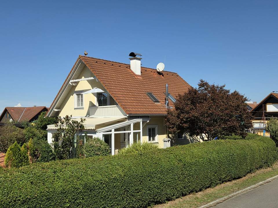 Tolles Anwesen mit Wintergarten und Poollandschaft sowie einer kleinen Teichanlage samt Garten in sonniger Ruhelage an einer Sackgasse