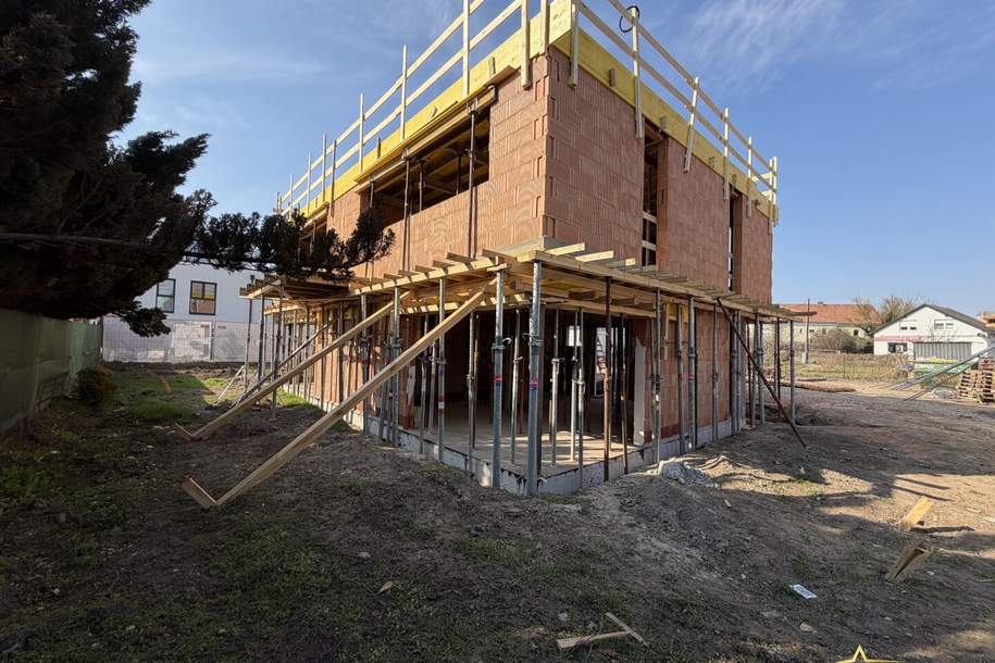 U1 ZU FUSS! 5 ZIMMER-ZIEGELHAUS, LUFTWÄRMEPUMPE, BODENHEIZUNG UND KST/ALUMINIUM-FENSTER. Provisionsfrei für den Käufer., Haus-kauf, 585.000,€, 1210 Wien 22., Donaustadt