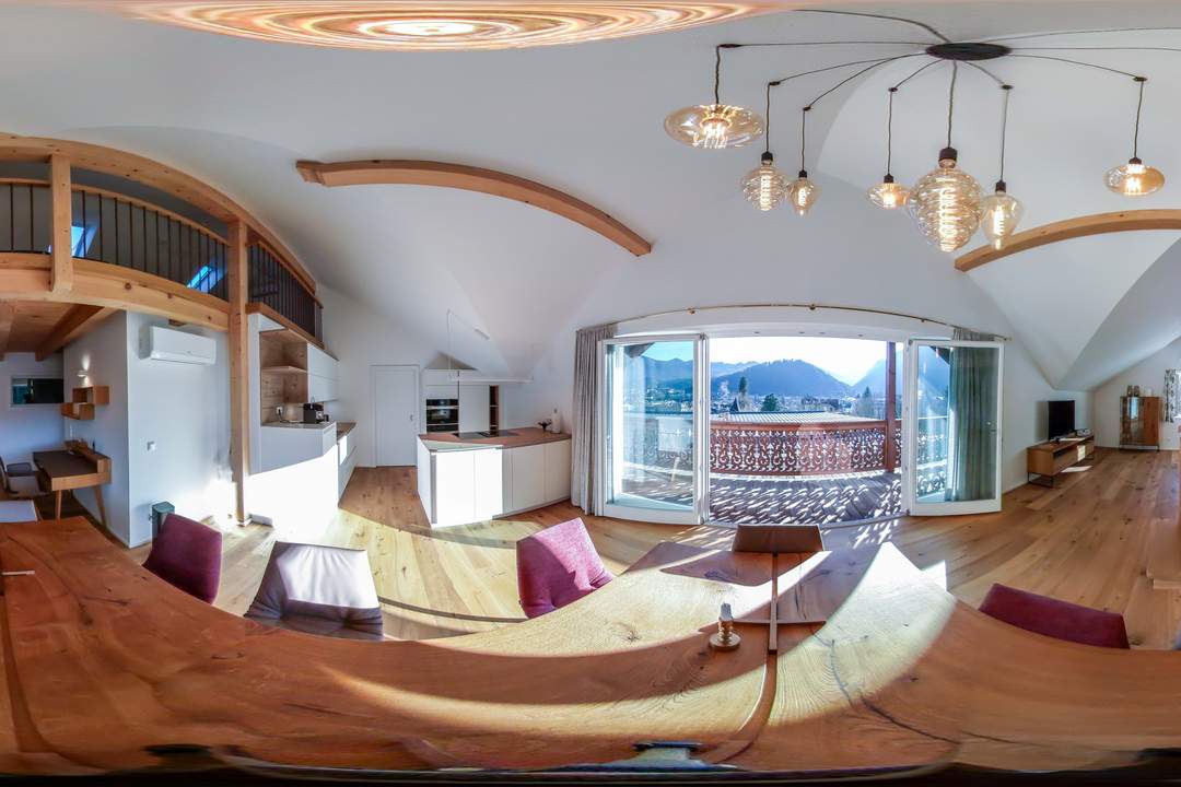 Wunderschöne, großzügige Mietwohnung in sanierter Stadtvilla in zentraler Lage