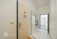Geräumiges 3-Zimmer Büro mit großen Lagerräumen und eigener Einfahrt, Nähe Landstraße