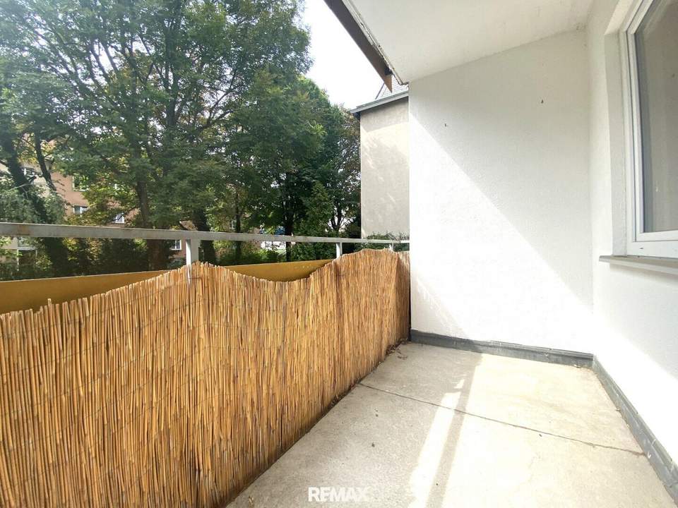 Zentral begehbare Wohnung mit hofseitiger Loggia in ruhiger Gersthofer Lage!