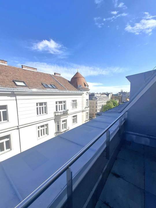 5-Zimmer-Dachgeschosswohnung beim Bennoplatz - VIDEO verfügbar!
