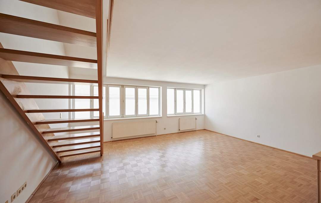 Helle Maisonettewohnung im Dachgeschoss inkl. Terrasse in den Innenhof.