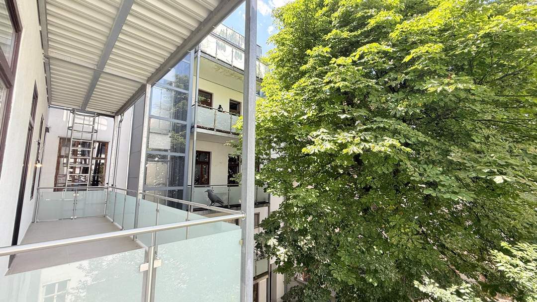 RARITÄT Altbau mit Balkon ins Grüne – nur wenige Schritte vom Augarten