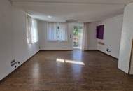 14979 Haushälfte mit Terrasse!