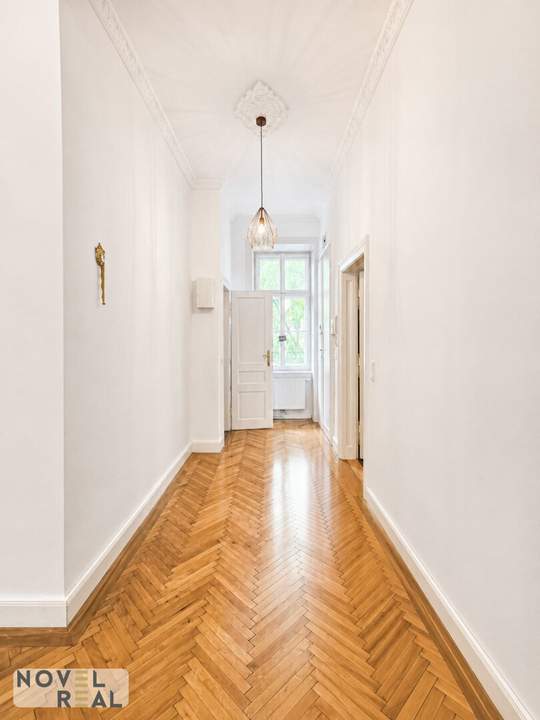 Hochwertig möblierte 3-Zimmer-Wohnung mit Balkon