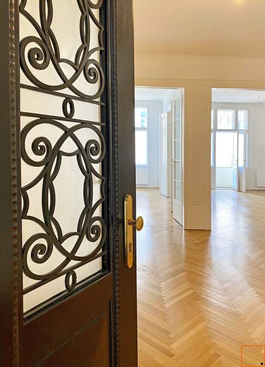 Unbefristete, stilvolle 4- Zimmer Altbauwohnung in der Siebensterngasse