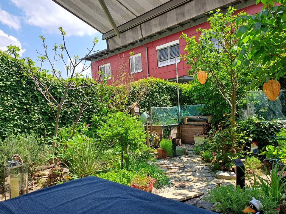 (reserviert)Schönes Reihenhaus in Top-Lage mit Garten!