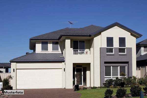 Modernes Wohnhaus mit 192 m² Wfl., Poolanlage und großzügiger Terrasse