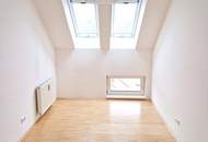 ERSTBEZUG! Schöne, generalsanierte 2 Zimmerwohnung im Dachgeschoss!