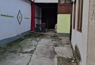 Sanierungsbedürftiges Einfamilienhaus mit diversen Nebenräumen!