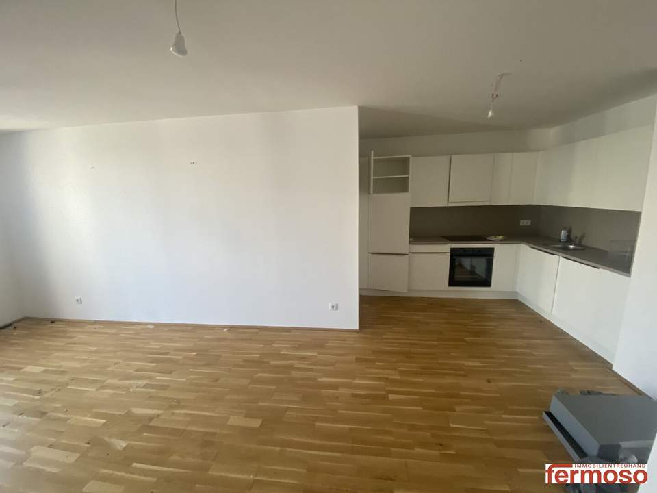 Helle 2-Zimmer Wohnung in einem Neubaukomplex