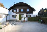 Ein- Zweifamilienhaus mit Einliegerwohnung Garage und 3 Carport