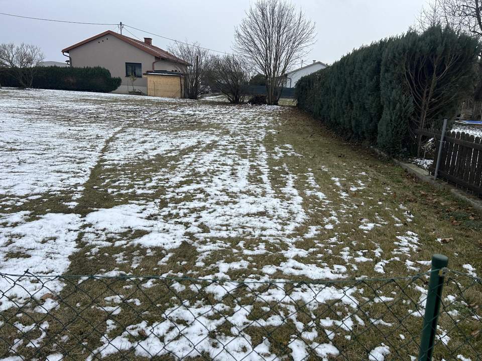 Ebenes Grundstück in guter Lage für Einzel oder Doppelhausbebauung mit Wohnbauwidmung