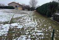 Ebenes Grundstück in guter Lage für Einzel oder Doppelhausbebauung mit Wohnbauwidmung