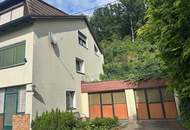 2 bis 3 Familienhaus mit Vollkeller, mit 4 Garagen, Brunnen/Werkstatt - 2 Zufahrten