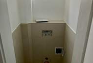 Erstbezug nach Sanierung: Helle 2,5-Zimmer-Altbau-Wohnung mit Balkonmöglichkeit