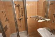 Direkt bei Schönbrunn! Kleine DG-Wohnung mit Terrasse und Gratisparkplatz!