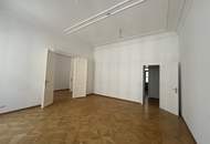 UNBEFRISTET - Repräsentative 9-Zimmer Altbauwohnung mit Balkon und Blick auf das Rathaus – ca. 293 m² in bester Innenstadtlage - auch ideal als Büronutzung
