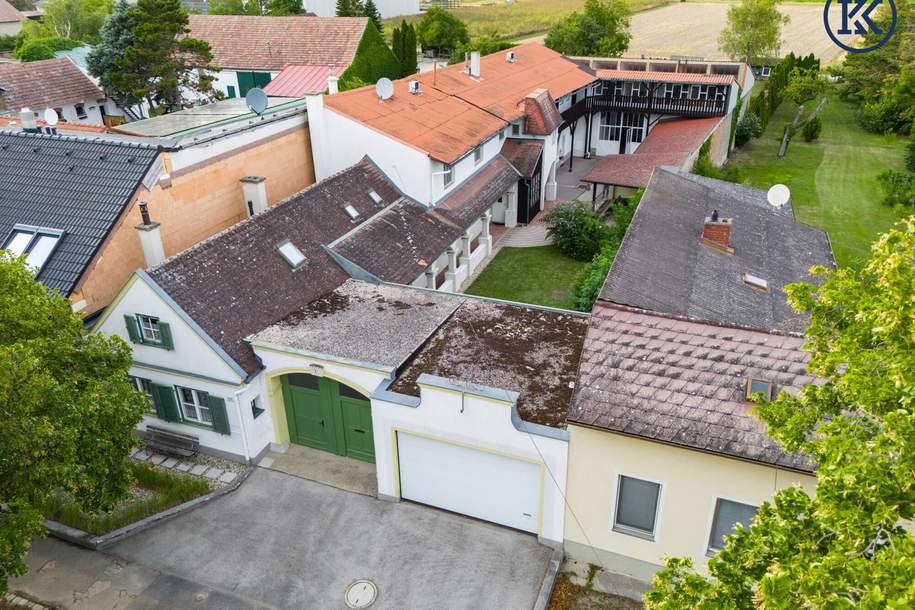 Charmantes Bauernhaus mit großem Grundstück, langgezogenem Hof, 2 Wohnungen und einem Swimmingpool, Haus-kauf, 599.000,€, 2301 Gänserndorf