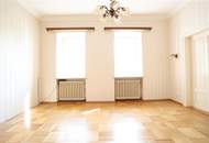 Zauberhafte Villa zum Renovieren auf 1.199 m² Grund samt Nebengebäude mit Garage im Stadtzentrum
