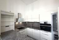Großzügige 2-Zimmer-Altbauwohnung mit ca. 95 m² - UNBEFRISTET // Spacious 2-Room Period Apartment of approx. 95 m² - UNLIMITED RENT //